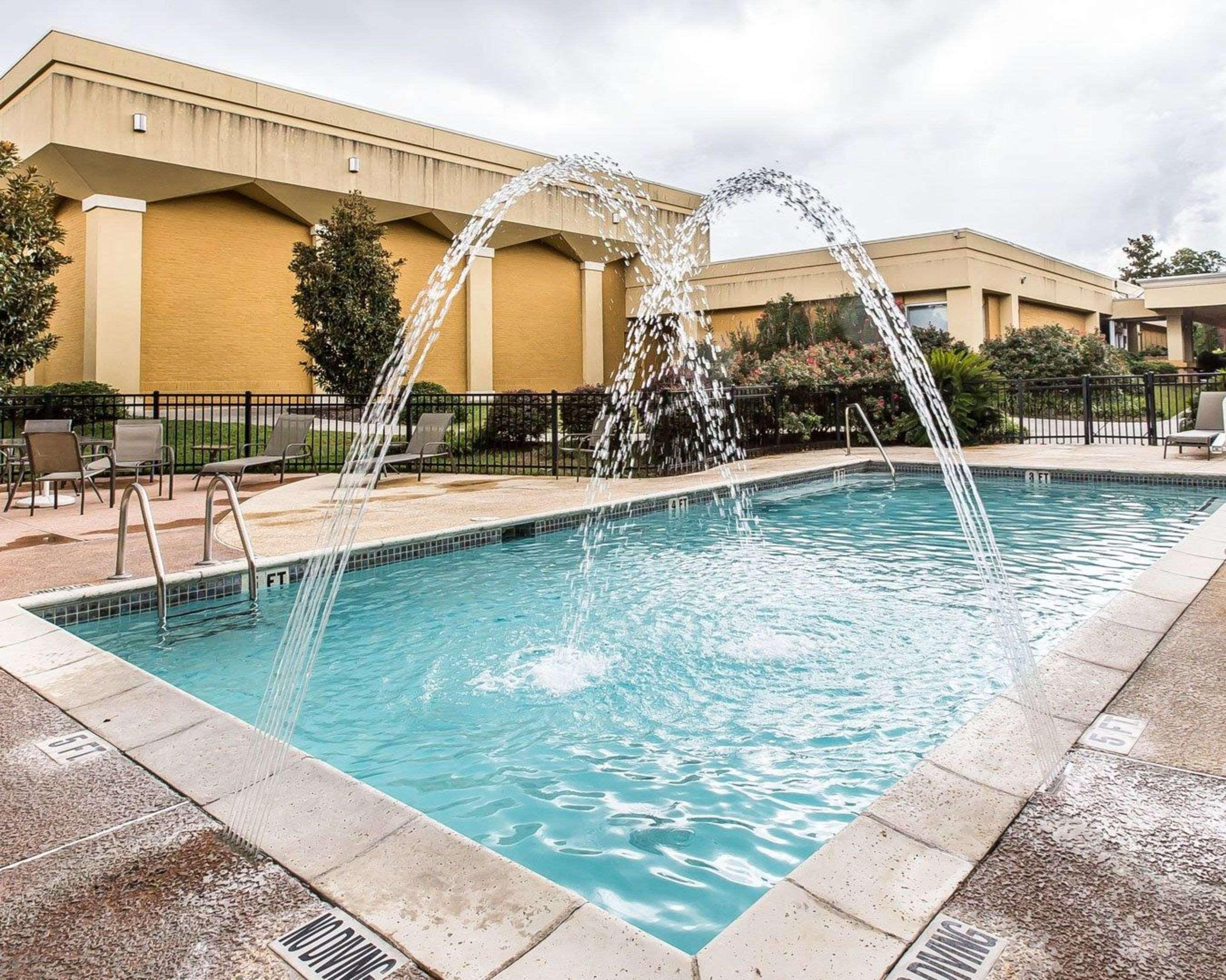 Quality Inn & Suites Conference Center Statesboro Historic District Exterior photo