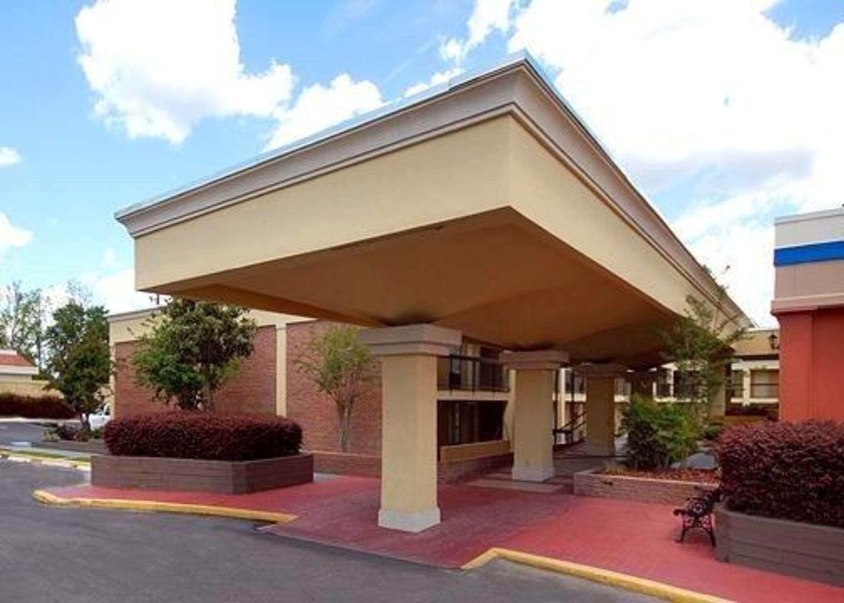 Quality Inn & Suites Conference Center Statesboro Historic District Exterior photo